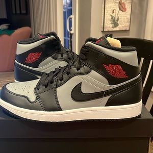 Nike Air Jordan 1 Mid Black Grey Red Men’s 11 NEW 554724-096